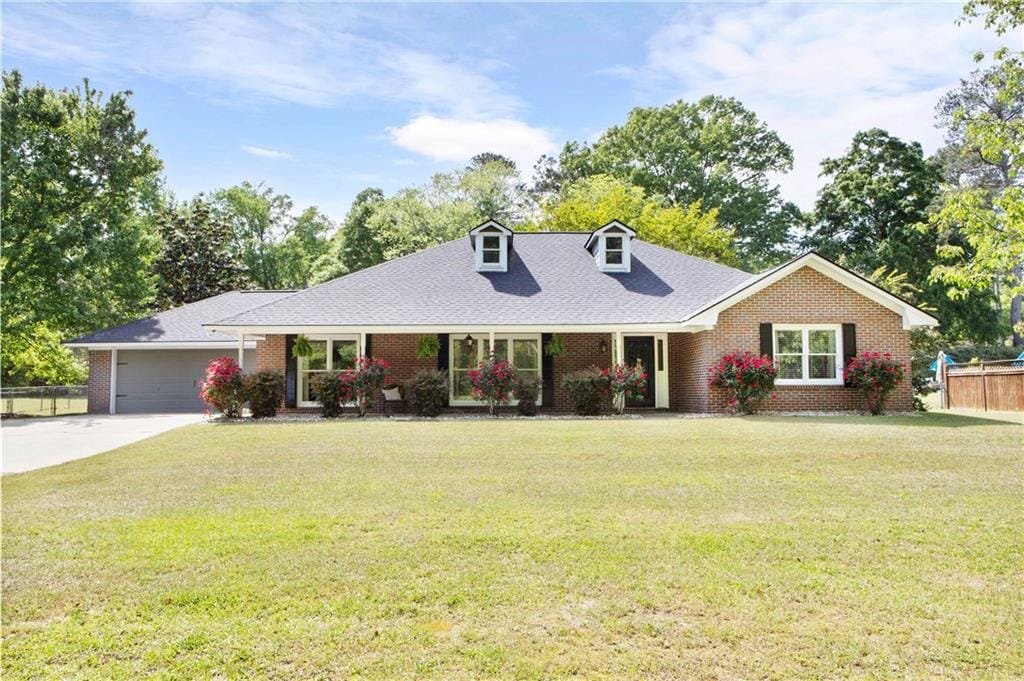 609 Dover Pl, Smiths Station, AL 36877