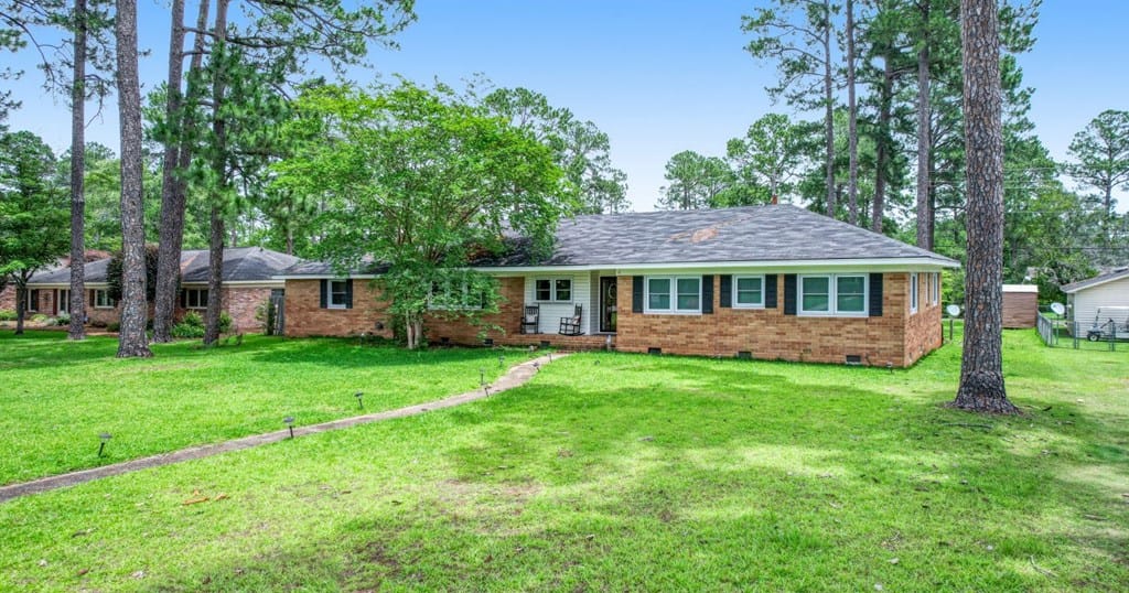 1902 Robinhood Rd, Albany, GA 31707