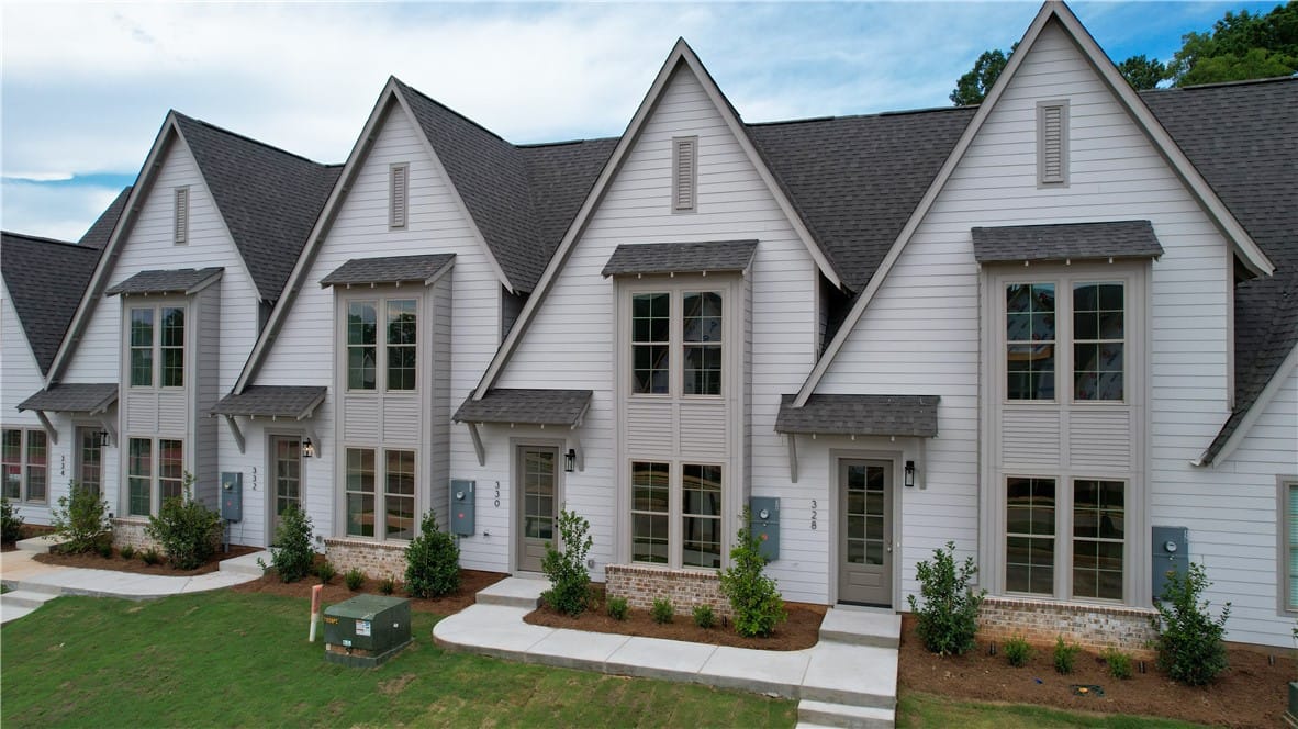 200 BOTTLE, Auburn, AL, 36830 — Photo 1