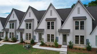 200 BOTTLE, Auburn, AL, 36830