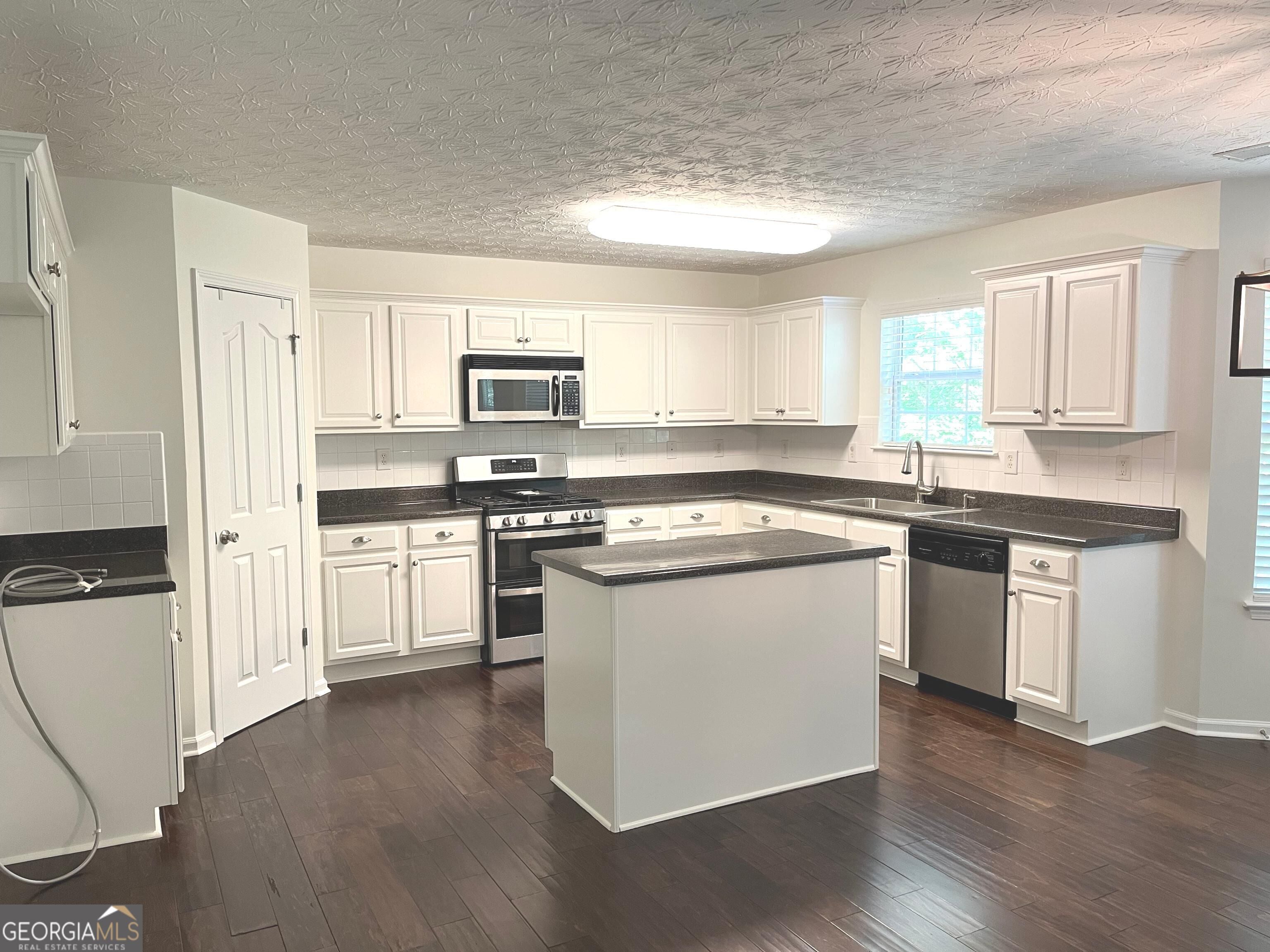 10 New York, Sharpsburg, GA, 30277