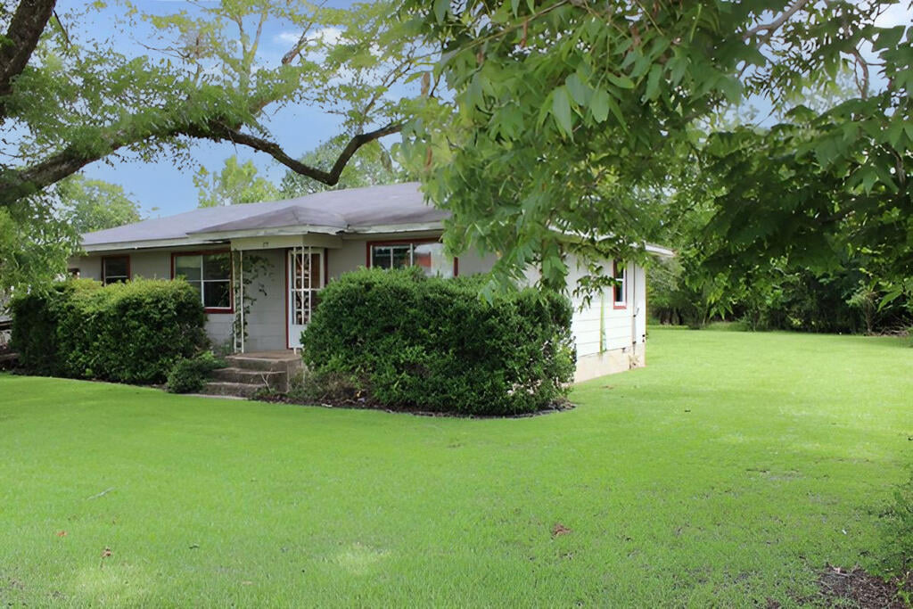 111 Magnolia St SE, Warwick, GA 31796