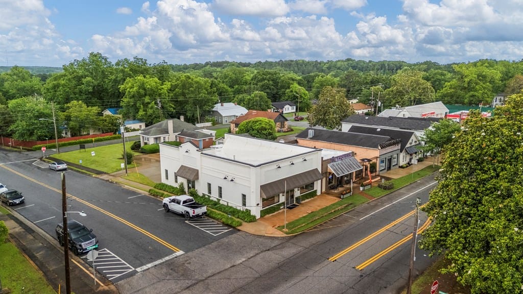 102 N College St, Hamilton, GA 31811