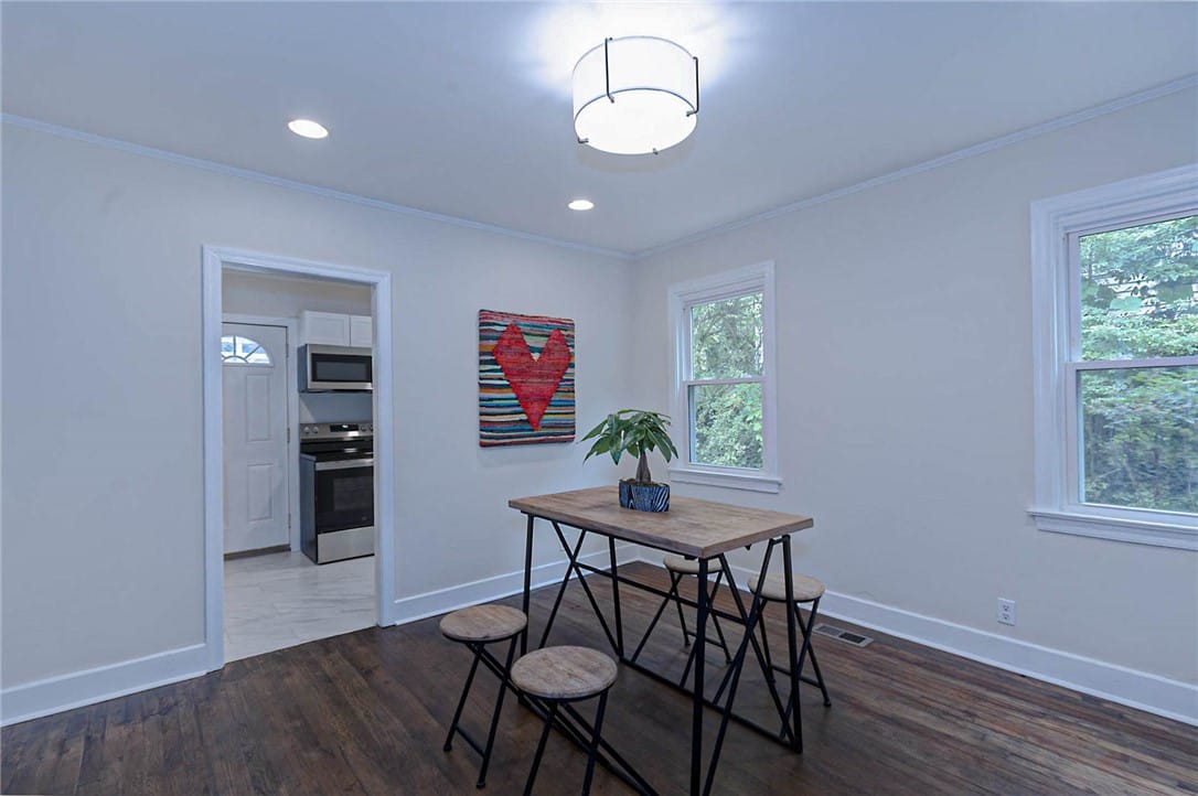 1032 Lakeview Dr, Auburn, AL 36830, USA, Natural light filters through twin windows into th