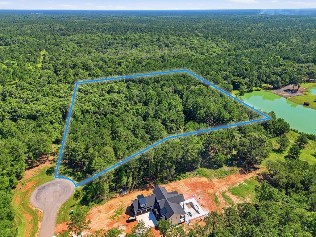 11 Hidden Lakes Dr, Albany, GA 31721
