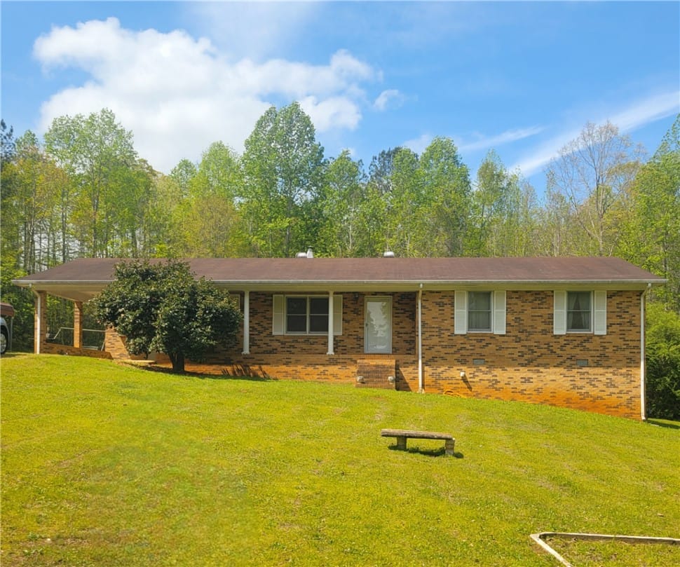 521 Martin Luther King Dr, Valley, AL 36854