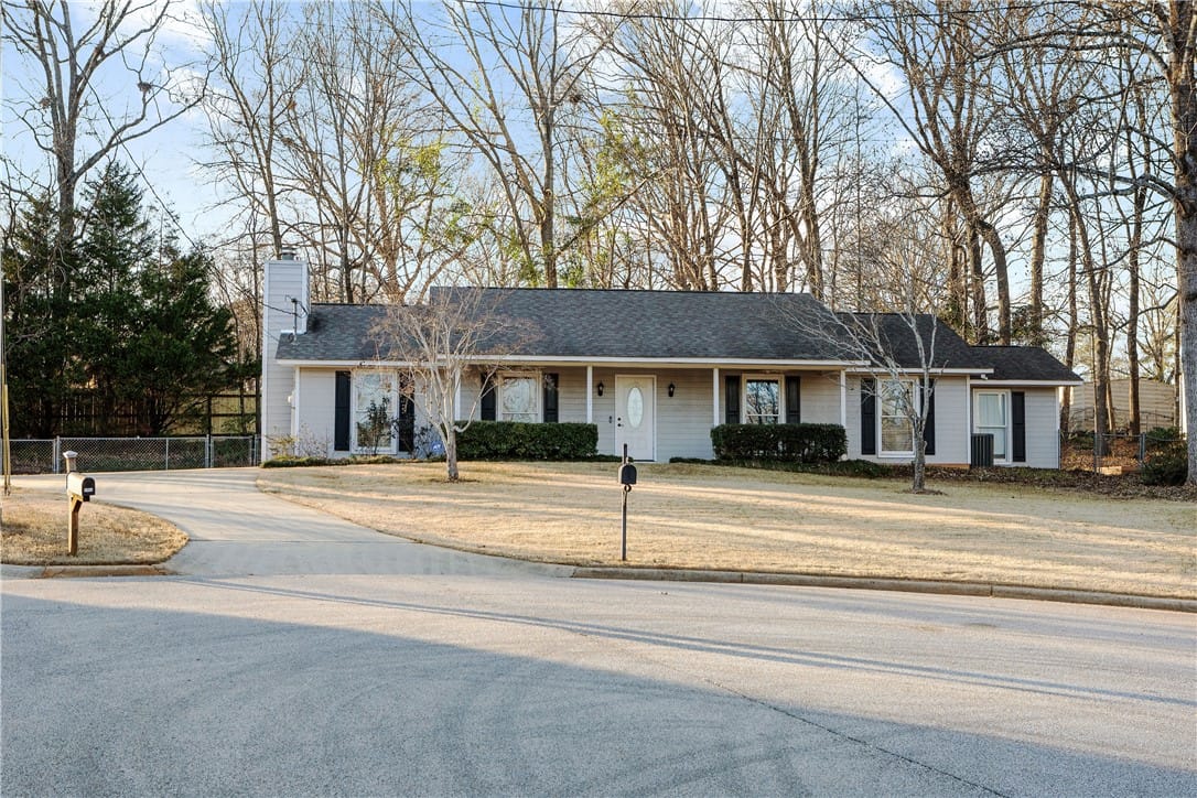 1900 Hanson Ct, Opelika, AL 36801, USA — Photo 1