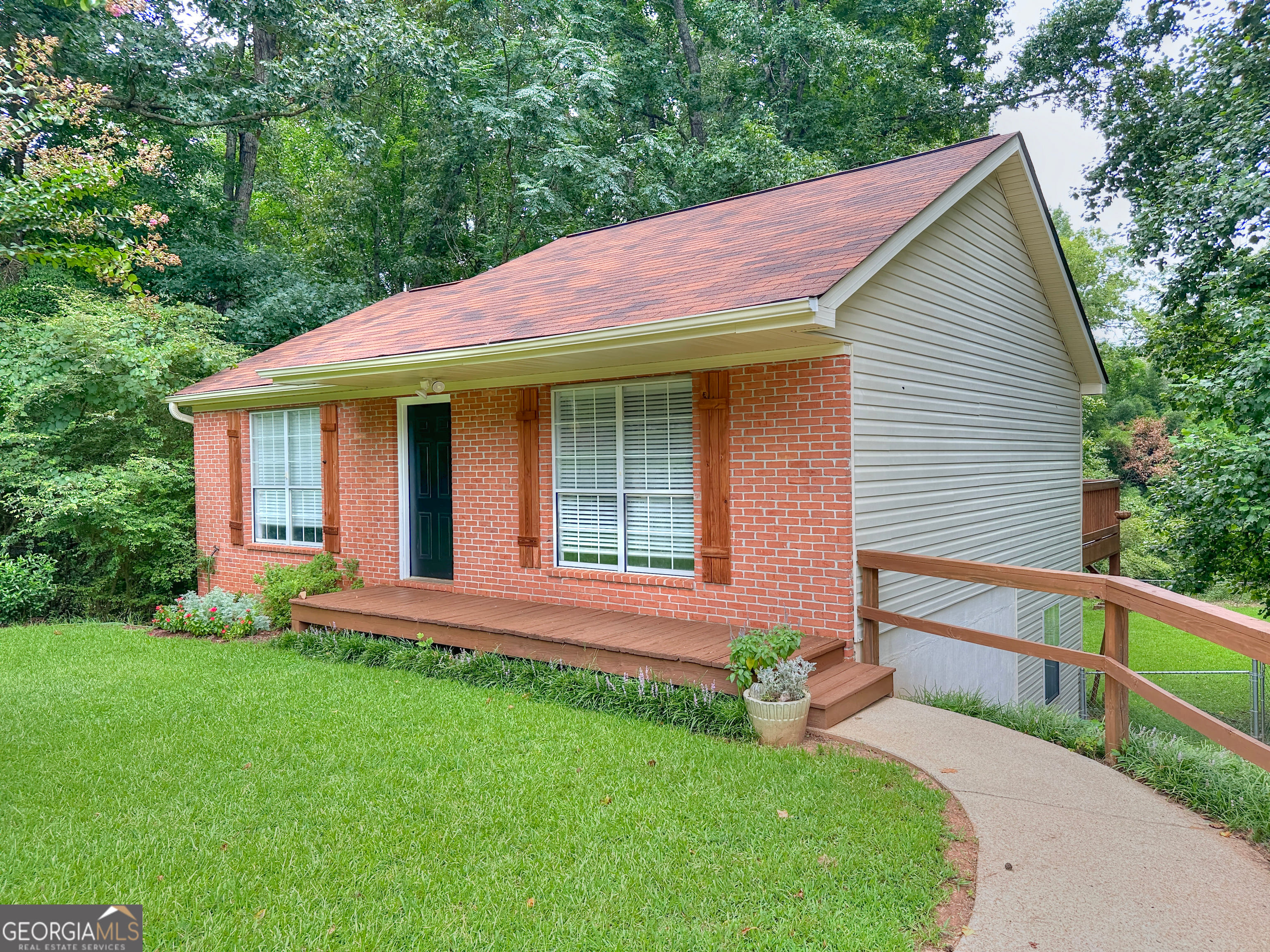 100 Teaver Ct, LaGrange, GA 30240