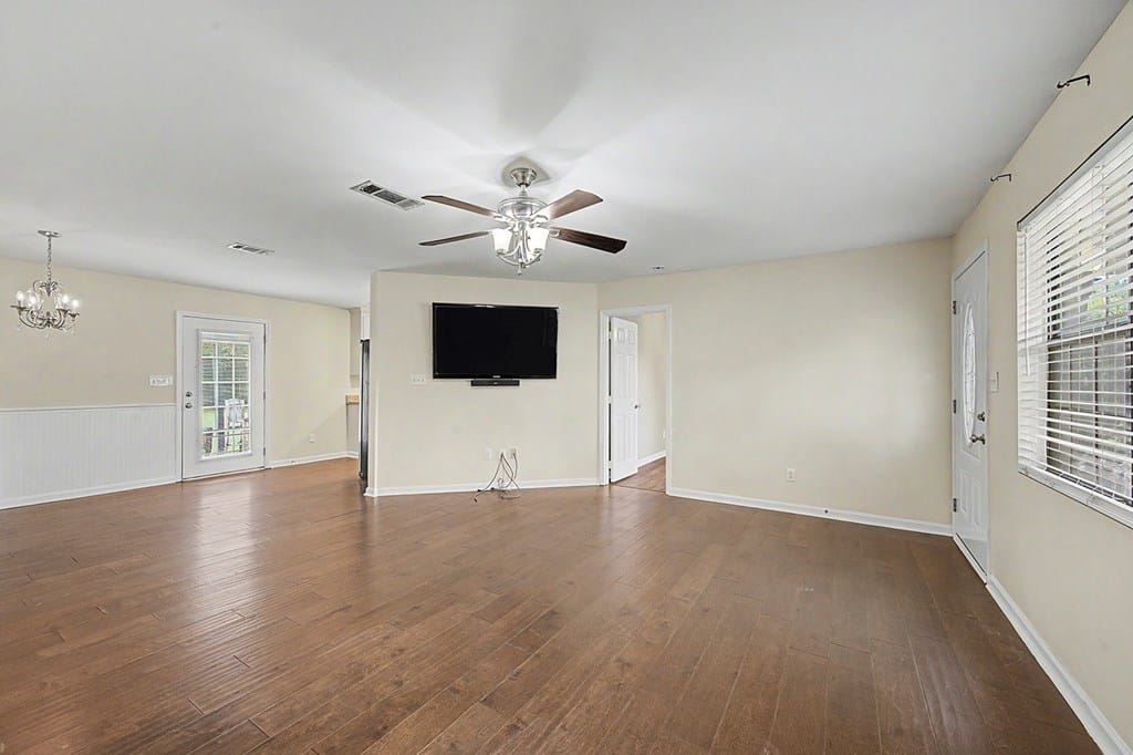 107 Clinton Ln, Albany, GA 31701