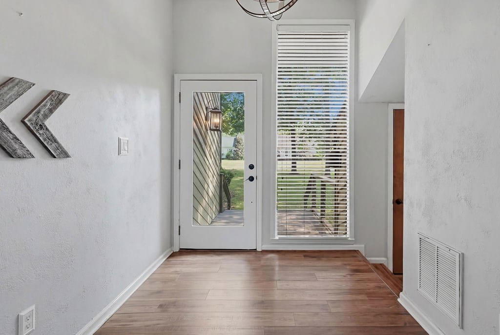 2206 Ashford Dr, Albany, GA 31721, Foyer, High ceilings !