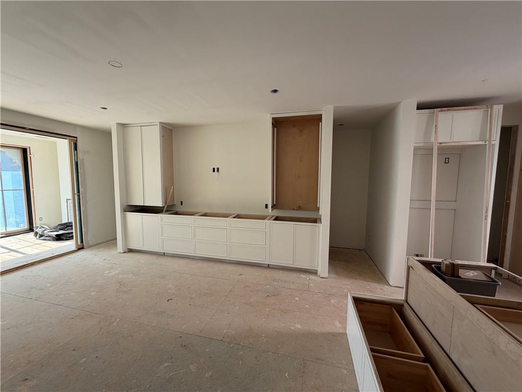 150 S Ross St #09, Auburn, AL 36830, Ready for personalized finishes, this kitchen shel