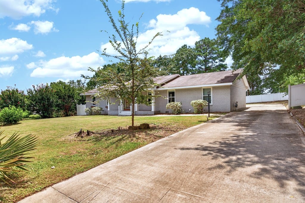 2946 Birchfield Dr, Columbus, GA 31906