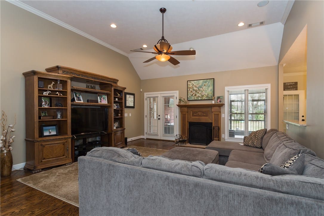 2490 GUNSTON, AUBURN, AL, 36832, Large Family Room with hardwood floors and gas log