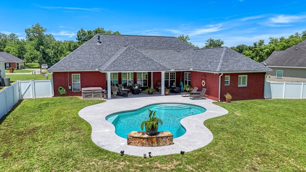 156 Pheasant Dr, Leesburg, GA 31763