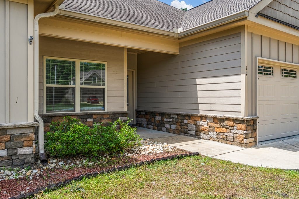 19 Fast Ln, Seale, AL 36875