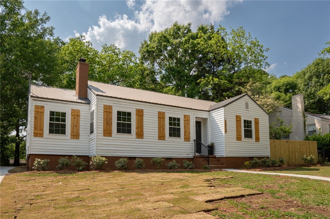 1312 Rocky Brook Rd, Opelika, AL 36801, USA, This charming home features a classic exterior wit