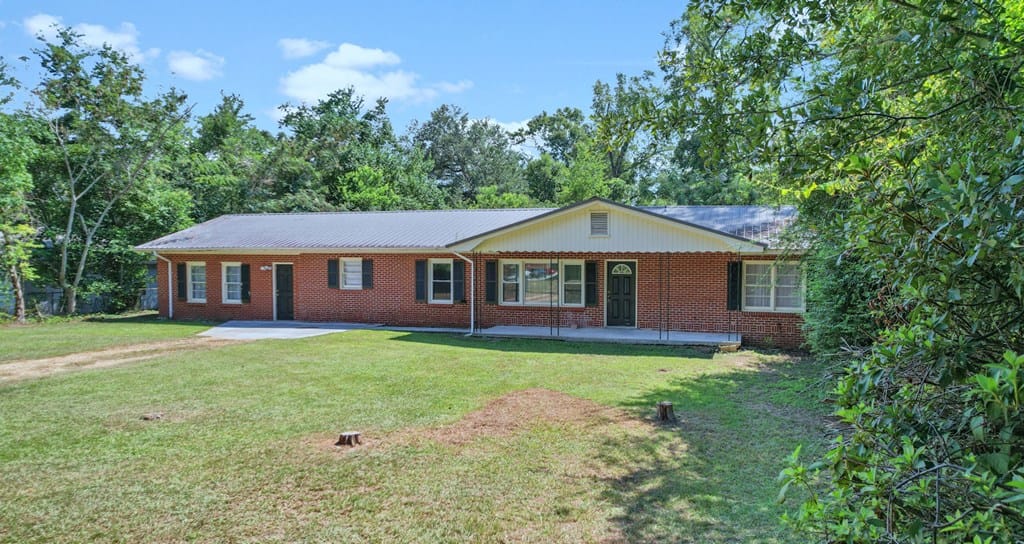 100 Honeysuckle Dr, Albany, GA 31705