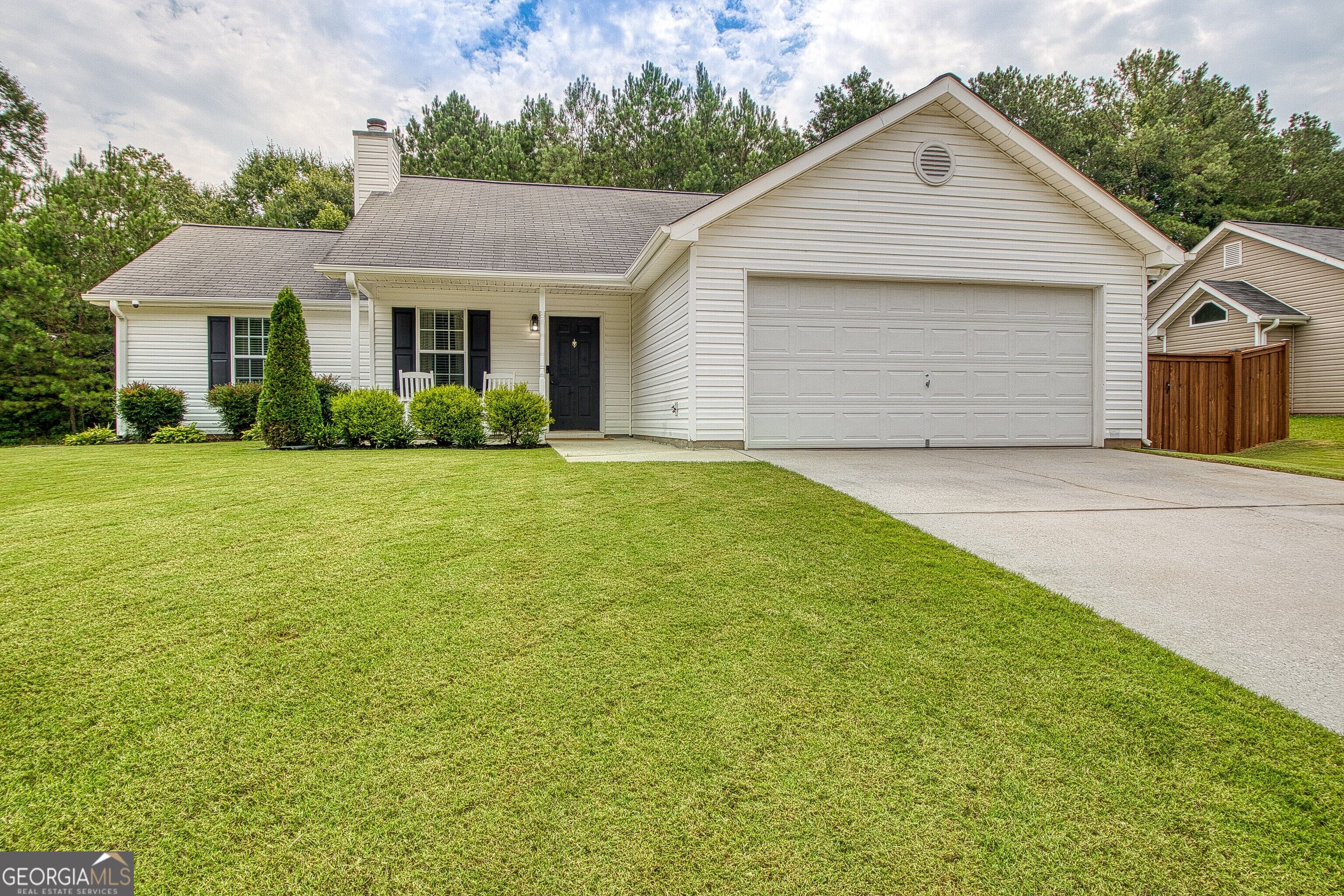 185 Creekside Dr, Grantville, GA 30220