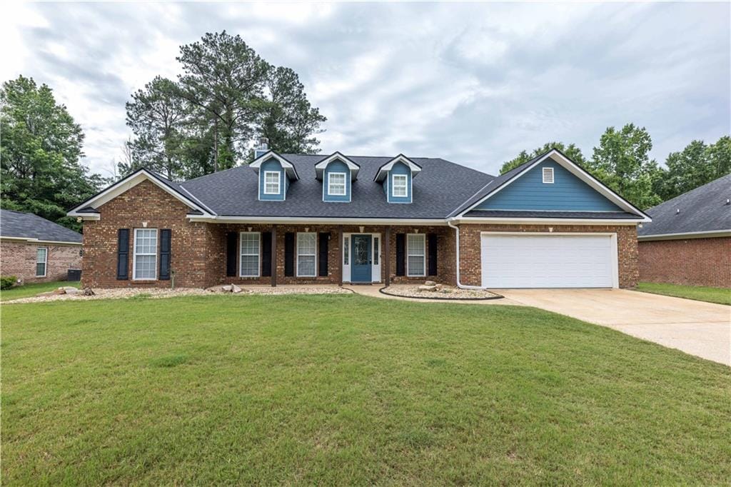 164 Meadowlark Dr, Smiths Station, AL 36877