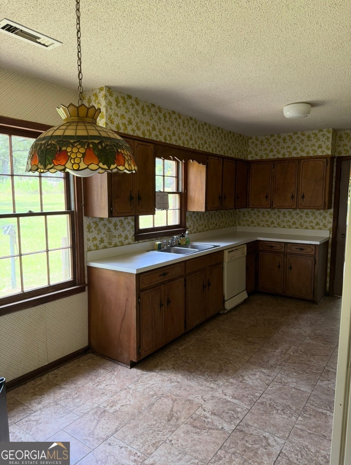 46 Redmond Rd, Lumpkin, GA 31815